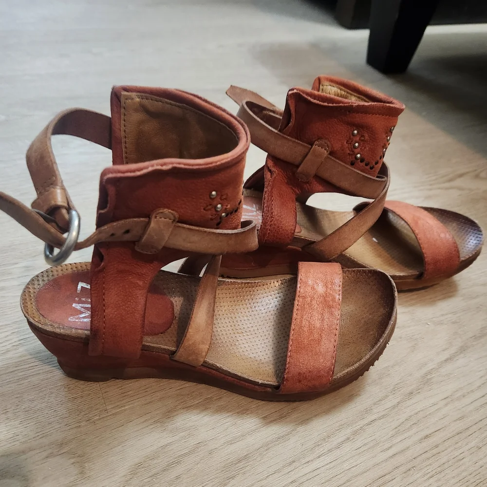 Bohemian Leather Sandals - Picture 5 of 7